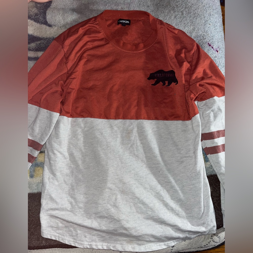 I’m selling this kinda hoodie/shirt